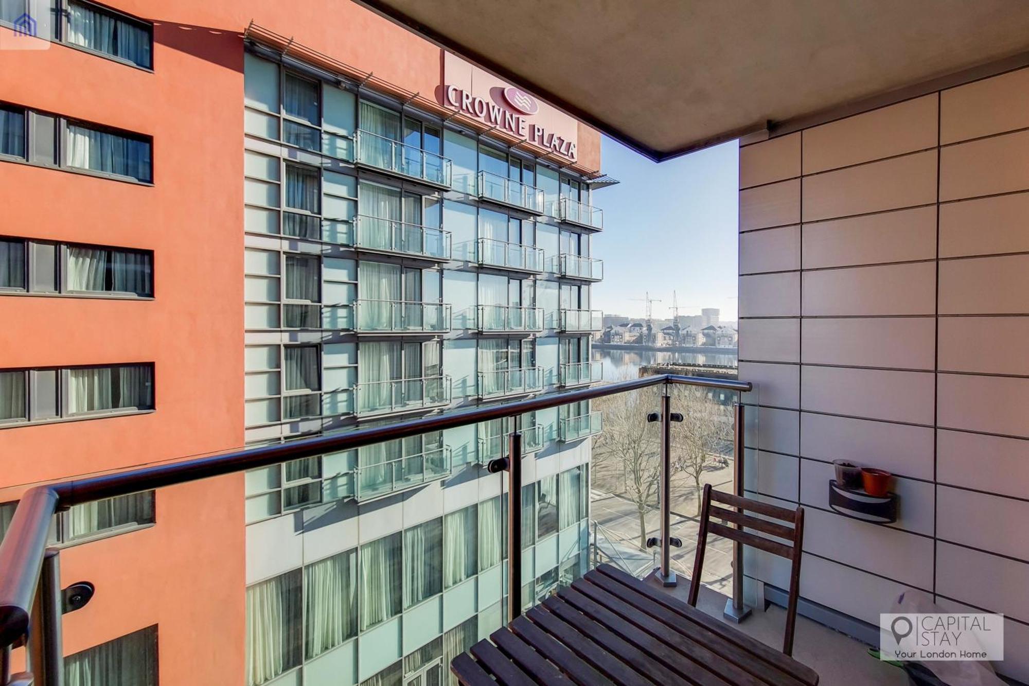 Free Parking - Stylish Three Bedroom Apartment By London Excel Kültér fotó